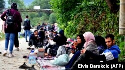 Мигранти во камп во близина на Сараево, септември 2020 година (Архивска фотографија).