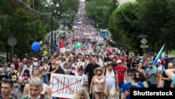 Політична акція з вимогою звільнити заарештованого губернатора Хабаровського краю Сергія Фургала та відставки президента Росії Володимира Путіна. Хабаровськ, 25 липня 2020 року