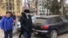 Кубатбек Боронов приехал на допрос. 12 января 2021 года.
