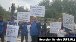 Металлурги Ираклий Иобидзе, Эмило Гумберидзе и Малхаз Гогиава были вторично задержаны в воскресенье в Кутаиси
