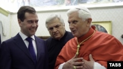 Президент Росії Дмитро Медведєв під час зустічі з Папою Бенедиктом XVI, Ватикан, 3 грудня 2009 року.