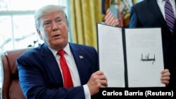 Дональд Трамп Иранга каршы жаңы санкцияга кол койгон учур. 24-июнь, 2019-жыл.