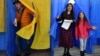 Украинада президент сайлауы өтіп жатыр