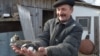 Міхал Кавальчык з нованароджанымі трусікамі