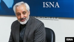 مشاور ارشد حسن روحانی می‌گوید که درخواست محمود احمدی‌نژاد برای مناظره، «زمینه‌سازی برای فاصله گرفتن از واقعیت‌ها» است.