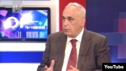 Արթուր Աղաբեկյանը Արցախի հանրային հեռուստաընկերության տաղավարում