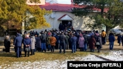 24 februarie 2019. Îmbulzeală la o secție de votare la Coșnița, Dubăsari, unde au votat cetățeni domiciliați în localități necontrolate de Chișinău