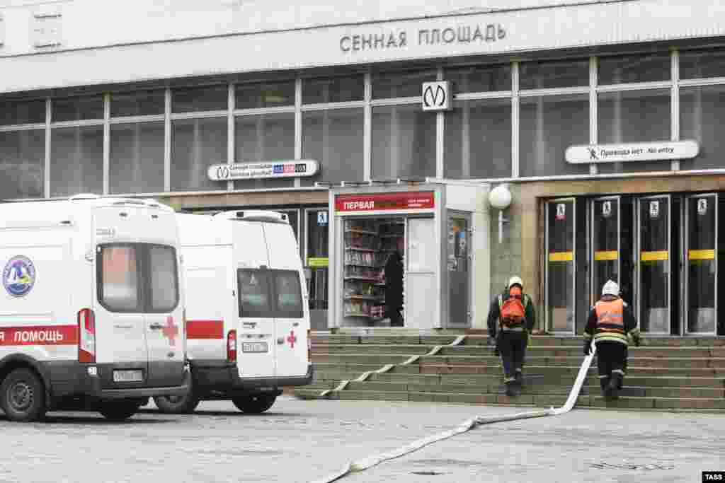 Выход из станции "Сенная площадь"