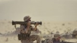 <strong>Противотанковое оружие AT4</strong><br />
<br />
Украинские военные специалисты <a href="https://www.forbes.com/sites/davidhambling/2024/11/27/why-ukraine-is-cannibalizing-brand-new-weapons-for-drone-warheads/" target="_blank">переделывают </a>снаряды этого оружия для использования в качестве самодельных боеголовок в FPV-беспилотниках.<br />
<br />
Запускаемое с плеча противотанковое оружие было разработано в Швеции в 1970-х годах и принято на вооружение армией США в 1980-х&nbsp;