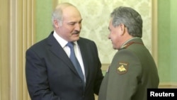 Բելառուսի նախագահ Ալեքսանդր Լուկաշենկոն և ՌԴ պաշտպանության նախարար Սերգեյ Շոյգուն, արխիվ: 