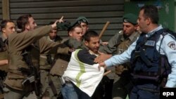 فلسطینی های معترض روز جمعه نیز با پلیس درگیر شدند.