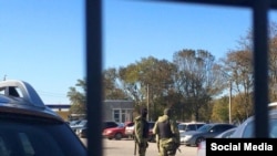 Російські силовики проводять обшук у будівлі, де раніше розташовувався кримськотатарський телеканал ATR