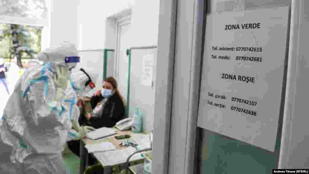 50 de voluntari studenți îi ajută pe medicii de la „Marius Nasta” să facă față valului patru.