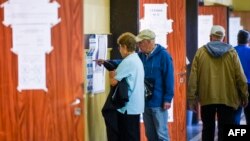 Votanți la un scrutin anterior în Bulgaria