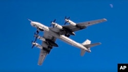 Bombardier strategic Tu-95MS al forțelor aeriene ruse în timpul unei misiuni. 15 februarie 2023.