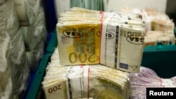 După ce a profitat de o lege dată de comisia Iordache, un fost magistrat s-a reangajat și urmează să primească o pensie specială de peste 3.000 de euro pe lună.