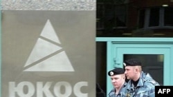 «ЮКОС - народу» - это первая инициатива в отношении бывшего нефтяного гиганта, которая исходила лично от президента России