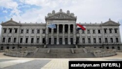 Ուրուգվայի խորհրդարանի շենքը Մոնտեվիդեոյում, արխիվ