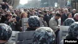 Armenia -- Riot police confront opposition protesters in Yerevan on 01Mar2008