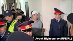 21 апрел, Куреновро ба мурофиаи додгоҳӣ ворид мекунанд.