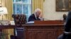 Presidenti amerikan, Joe Biden gjatë bisedës telefonike me homologun e tij ukrainas, Volodymyr Zelenskiy.