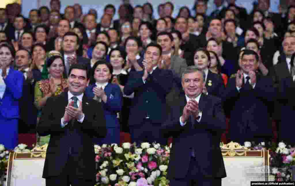 Хорезмде Өзбекстан өнерпаздары екі ел президентіне арнайы концерт қойды. 24 сәуір 2018 жыл. 