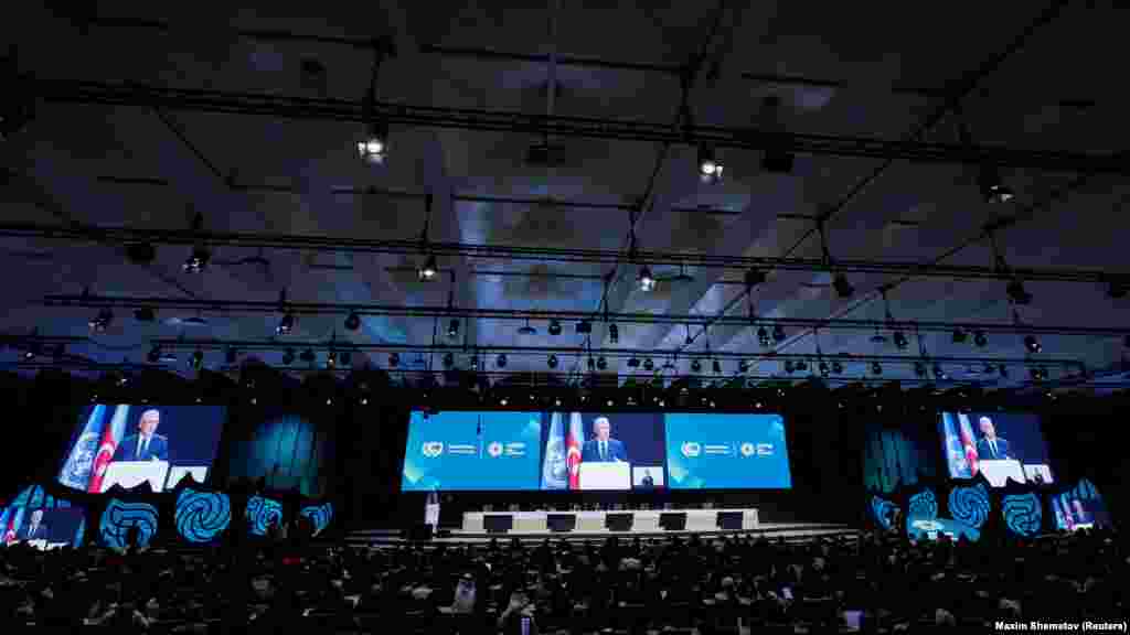 Muhtar Babajev, a COP29 elnöke beszédet mond a klímacsúcs megnyitóján Bakuban 2024. november 11-én. „A COP29 az igazság pillanata a párizsi megállapodás számára”, amely 2015-ben azt a célt tűzte ki, hogy az iparosodás előtti időkhöz képest 1,5 Celsius-fokra korlátozza a felmelegedést – mondta