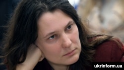 Тетяна Монтян, як повідомляє СБУ, сере іншого, «регулярно виступає на російських телеканалах, де активно закликає до зміни меж державного кордону України та підтримки окупаційних угруповань»