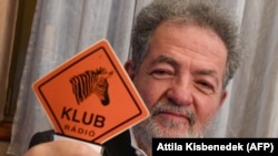 Udhëheqësi i Klubradios, Andras Arato.