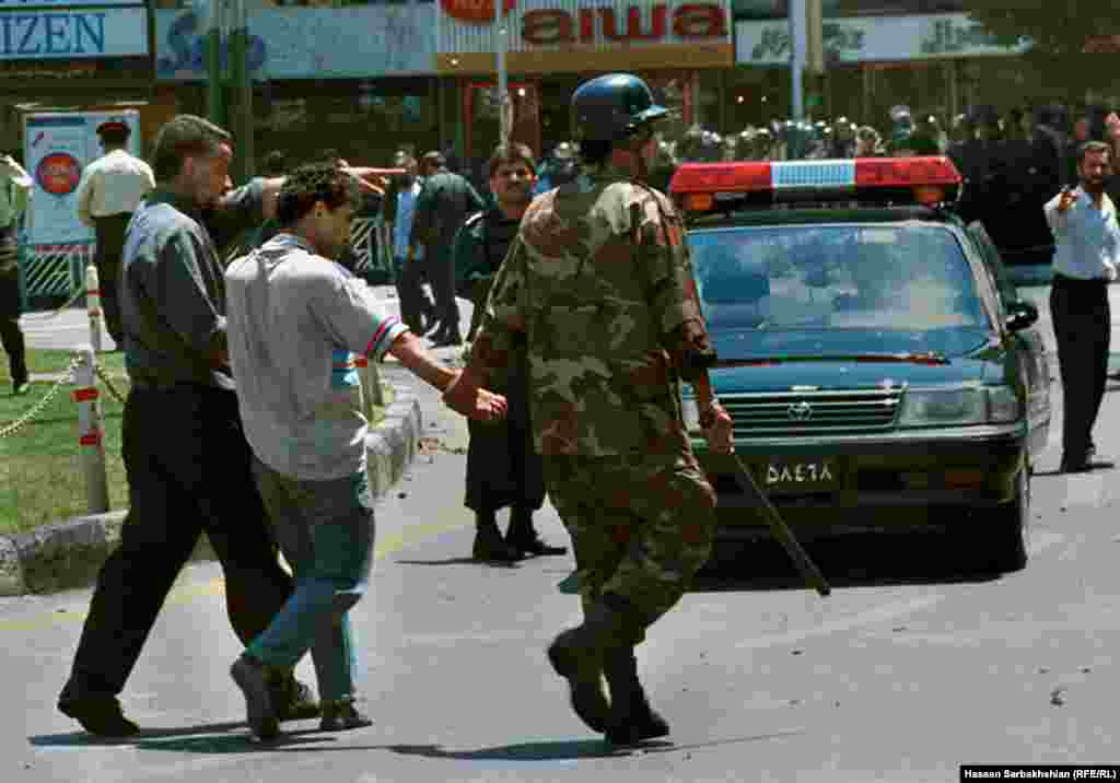 پرونده کوی دانشگاه راه به جایی نبرد، و دادگاه کسانی مانند آقای ابراهیم‌نژاد را «مجرم» شناخت.