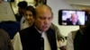 نواز شريف په ابوظبۍ کې په جهاز کې خبرې کوي