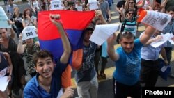 Ուղեվարձի բարձրացման դեմ երիտասարդ ակտիվիստների հուլիսյան ակցիաներից 