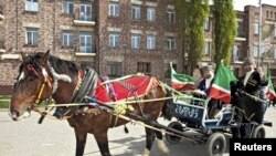 Нохчийчоь -- Соьлж-ГIалахь нохчийн меттан де даздеш дакъалоцуш ву Кадыров Рамзан, 25Охан2010