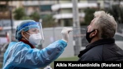 Testarea a scăzut semnificativ în ultima lună, exact în momentul în care în Româmia a fost depistată noua tulpină de coronavirus din Marea Britanie.