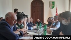 Члены штаба на сегодняшнем заседании в основном звучали отчеты о проделанной работе