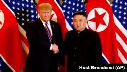 پس از نشست سال گذشته ترامپ و کیم در سنگاپور، دو رهبر در پایتخت ویتنام نیز دیدار کردند که نتیجه مشخصی نداشت.
