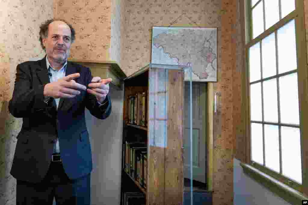 Az Anne Frank Ház Alapítvány nem vett részt a nyomozásban, de az archívumából származó információkkal segítette. Ronald Leopold igazgató (a képen) szerint a kutatás „fontos új információkat és egy lenyűgöző hipotézist hozott létre, amely további kutatást érdemel”