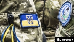 Оьрсашкхьа болчу сеператистхошца тIом беш йолчу Украинан Къоман гвардин декъехь йолчу Дудаев ДжовхIаран цIарахчу лаамхойн батальонан шевронаш