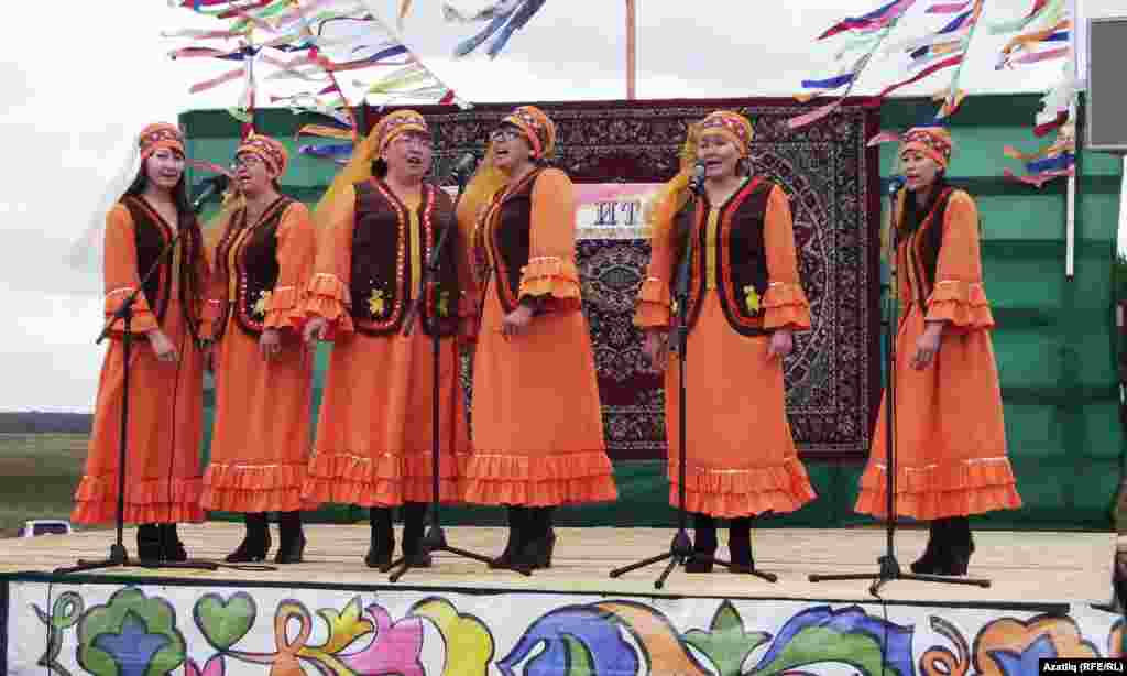 Ашеван авылының “Аккош” ансамбле