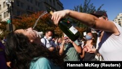 Celebrări spontane după victoria lui Joe Biden
