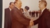 Romania, Vizita lui Todor Jivkov. Cei doi aveau o relație de prietenie specială (așa se explică și semilegalitatea antenelor „de bulgari” cu care erau prinse atât de pasionantele și neînțelesele programe ale televiziunii bulgare). (Obiect de licitație Artmark)