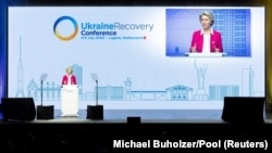 Presidentja e Komisionit Evropian, Ursula von der Leyen flet gjatë Konferencës së Rimëkëmbjes së Ukrainës (URC2022). Lugano, Zvicër, 4 korrik 2022.