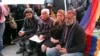 Раффи Ованнисян (справа) дает пресс-конференцию на площади Свободы, Ереван, 27 марта 2013 г.