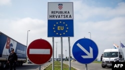 Vlada Hrvatske razmišlja se o još strožim mjerama na granicama, pa i o zatvaranju granica, najavio je ministar zdravstva Vili Beroš