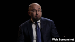 Қазақстан президенті әкімшілігі жетекшісінің бірінші орынбасары Дәурен Абаев "Открытый диалог 2.0" бағдарламасы кезінде.