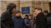 Представники колективу об’єднання «Селидіввугілля» Донецької області домоглися зустрічі з міністром енергетики та вугільної промисловості Ігорем Насаликом. На фото праворуч – Михайло Волинець. Київ, 20 лютого 2018 року