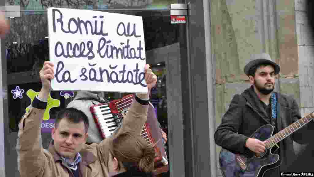 Un flashmob cu genericul ,,Nu discriminării! Toţi pentru egalitate.”