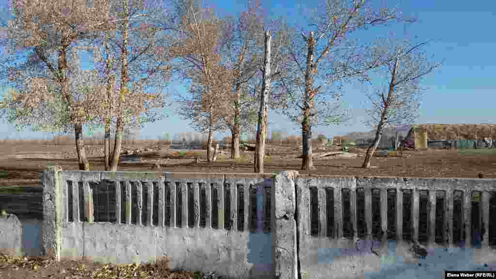 Ауылда бұрын мектеп болған, 1990 жылдары ол жабылып қалған. Қазір Садовое оқушылары көрші ауылға қатынап оқиды. Қыстың боранды күндері көлік жүре алмай, оқушылар бірнеше күн сабақтан қалады. 