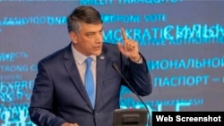 Депутатларнинг оммавий тартибсизликларга чақирганлик учун жиноий жавобгарлик белгилаш ташаббуси ҳақида "Миллий тикланиш" раиси А. Қодиров (суратда) маълум қилди