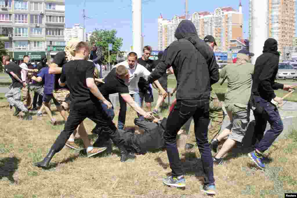 Бійка під час «Маршу рівності» ЛГБТ-спільнот у Києві, 6 червня 2015 року